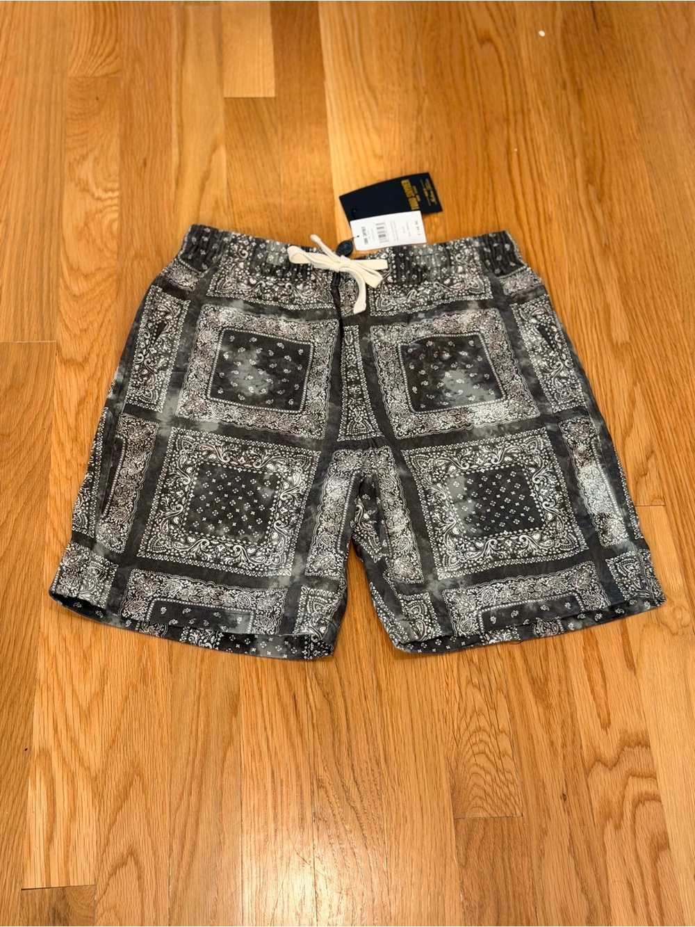Men’s Todd Snyder Black Bandana Weekend Shorts - XS